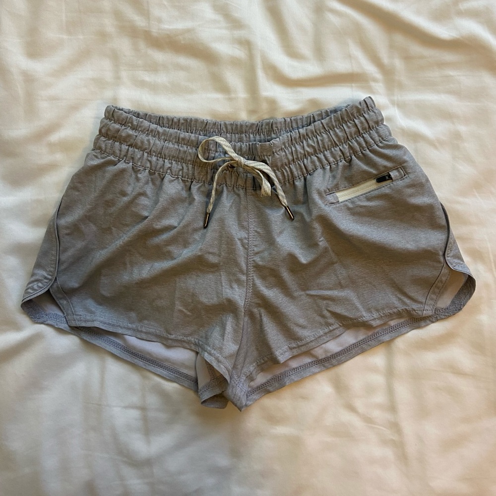 Vuori Clementine Running Short in light grey
